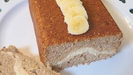 Receta: Pan con guineo relleno de cheesecake