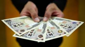 Moneda japonesa se desploma ante aumento de intereses en la FED