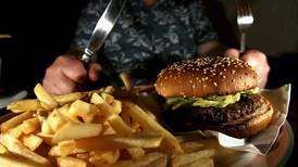 Expertos revelan que comer demasiado no es la razón principal de la obesidad