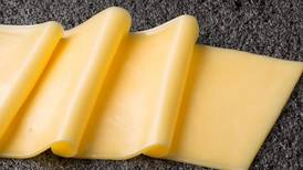 Marca de queso retira más de 80 mil cajas de “slices” porque el envoltorio se queda adherido