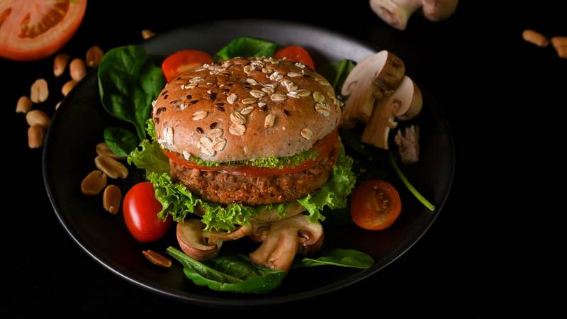 El nuevo producto vegano Marvel 100% Veggie Premium Burgers es sazonado al estilo boricua.