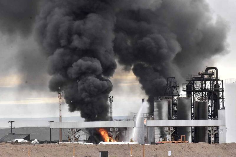 Explosión en refinería ilegal deja al menos una docena de muertos