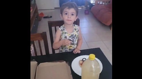 Niño de dos años pide pizza por delivery