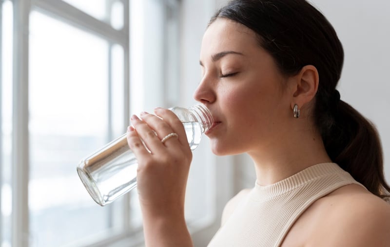 La hidratación es esencial para eliminar toxinas