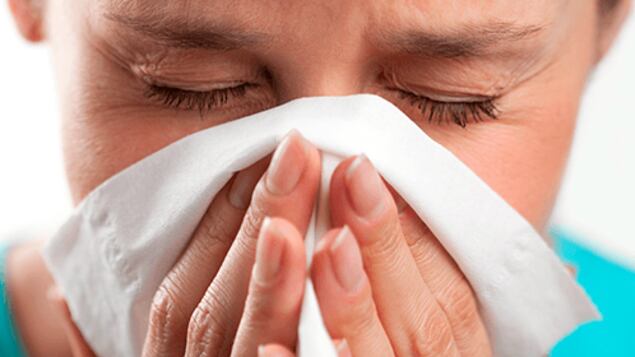 La congestión nasal al igual que los estornudos resulta normal  en la alergia.
