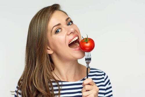 Descubre por qué es tan importancia comer a diario tomate
