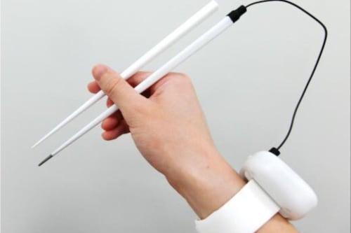 Diseñan palillos eléctricos en Japón para mejorar el sabor de la comida sin sal