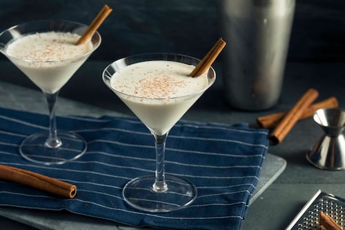 Celebra el Día Nacional del Coquito con un Martini de Coquito