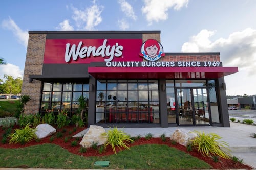 Wendy’s probará cambiar precios de su menú durante el día según demanda